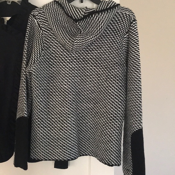 Soini black and white hooded zip up sweater - Picture 3 of 6